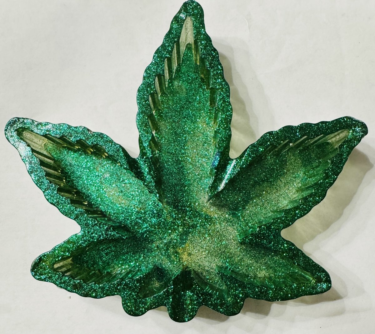 420 Ashtray & Leaf Resin