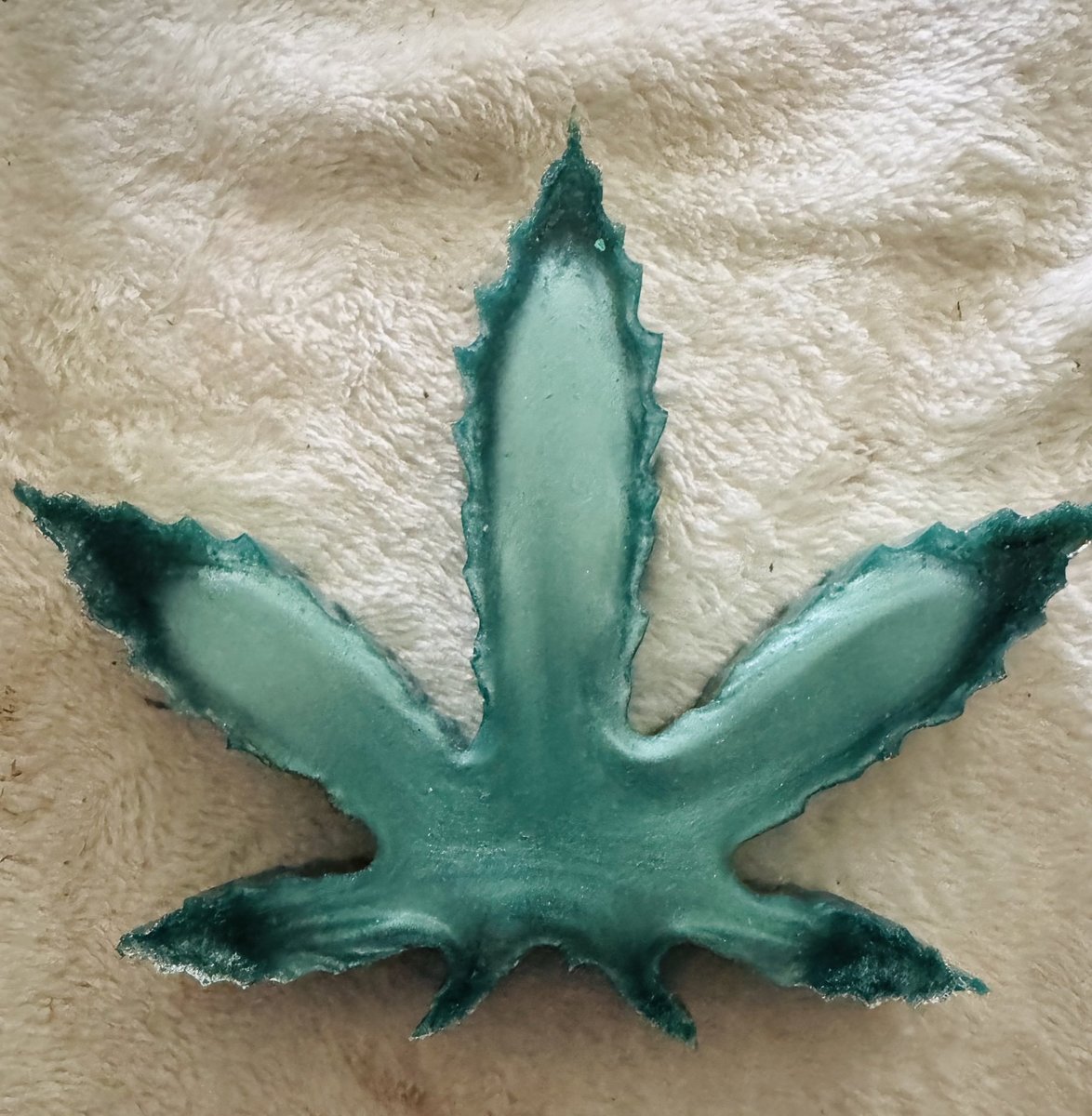 420 Ashtray & Leaf Resin