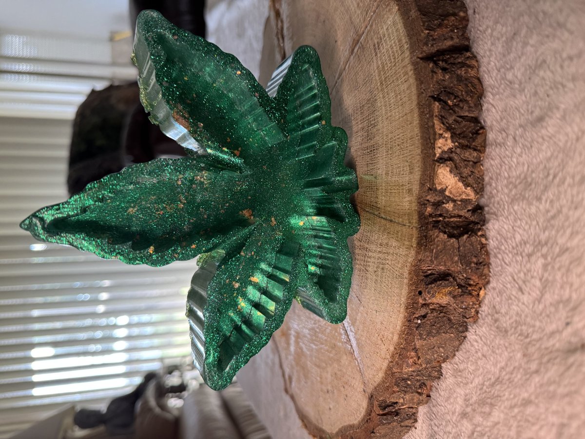 420 Ashtray & Leaf Resin