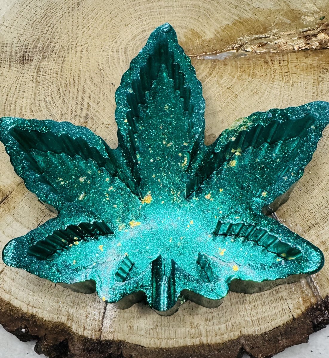 420 Ashtray & Leaf Resin